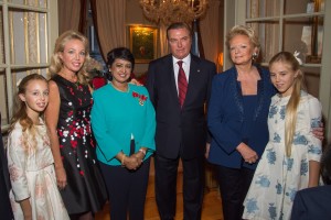 Exclusif - No Tabloids - Maria Chiara de Bourbon des Deux Siciles, Camilla de Bourbon des Deux Siciles, Ameenah Gurib-Fakim (présidente de la République de Maurice), Charles de Bourbon des Deux Siciles, Béatrice de Bourbon des Deux Siciles, Maria Carolina de Bourbon des Deux Siciles - Remise de décoration de Grande Croix de L'Ordre royal de François Ier à la présidente de la République de Maurice, Ameenah Gurib-Fakim à Paris le 28 mars 2016. Exclusive - For Germany call for price - Ameenah Gurib-Fakim, president of the Republic of Mauritius receives the Grand Cross of the Royal Order of Francis I in Paris, France on march 28, 2016.