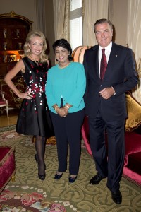 Dîner offert par LL.AA.RR. le Prince et la Princesse de Bourbon des Deux Siciles, Duc et Duchesse de Castro, le lundi 28 mars 2016 en leur résidence à Paris, en l'honneur de S.E. le Dr. Ameenah Gurib-Fakim, Présidente de l'Île Maurice.