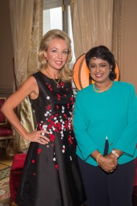 Exclusif - No Tabloids - Camilla de Bourbon des Deux-Siciles et Ameenah Gurib-Fakim (présidente de la République de Maurice) - Remise de décoration de Grande Croix de L'Ordre royal de François Ier à la présidente de la République de Maurice, Ameenah Gurib-Fakim à Paris le 28 mars 2016. Exclusive - For Germany call for price - Ameenah Gurib-Fakim, president of the Republic of Mauritius receives the Grand Cross of the Royal Order of Francis I in Paris, France on march 28, 2016.