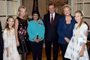 Dîner offert par LL.AA.RR. le Prince et la Princesse de Bourbon des Deux Siciles, Duc et Duchesse de Castro, le lundi 28 mars 2016 en leur résidence à Paris, en l'honneur de S.E. le Dr. Ameenah Gurib-Fakim, Présidente de l'Île Maurice.