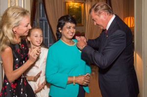 Exclusif - No Tabloids - Camilla de Bourbon des Deux Siciles avec sa fille Maria Chiara de Bourbon des Deux Siciles, Ameenah Gurib-Fakim (prÈsidente de la RÈpublique de Maurice), Charles de Bourbon des Deux Siciles - Remise de dÈcoration de Grande Croix de L'Ordre royal de FranÁois Ier ‡ la prÈsidente de la RÈpublique de Maurice, Ameenah Gurib-Fakim ‡ Paris le 28 mars 2016. Exclusive - For Germany call for price - Ameenah Gurib-Fakim, president of the Republic of Mauritius receives the Grand Cross of the Royal Order of Francis I in Paris, France on march 28, 2016.